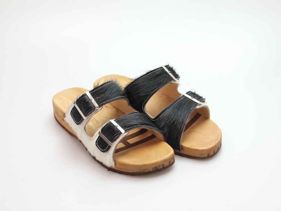 Bewegliche Sandale mit 2 Riemen in Fell