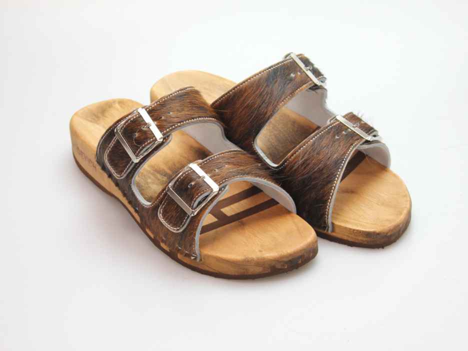 Bewegliche Sandale mit 2 Riemen in Fell