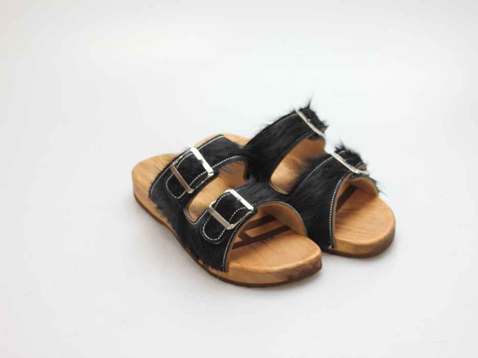 Bewegliche Sandale mit 2 Riemen in Fell