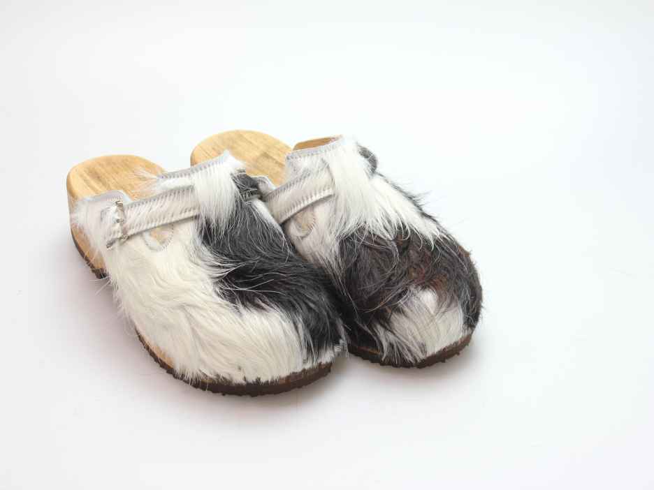 Clogs mit Absatz in Fell