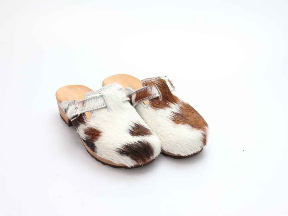 Clogs mit Absatz in Fell