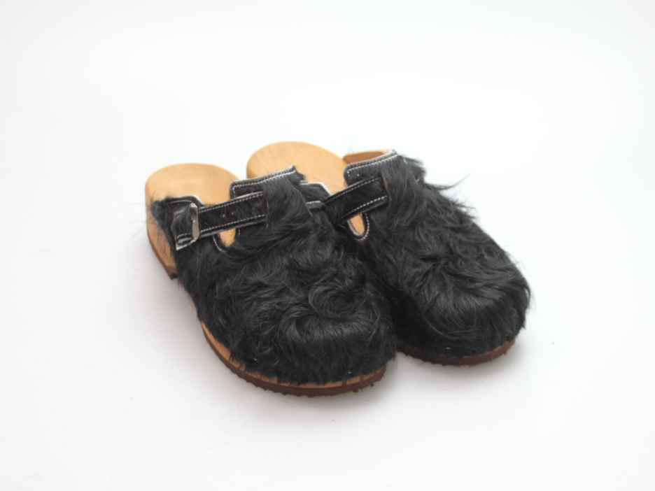 Clogs mit Absatz in Fell