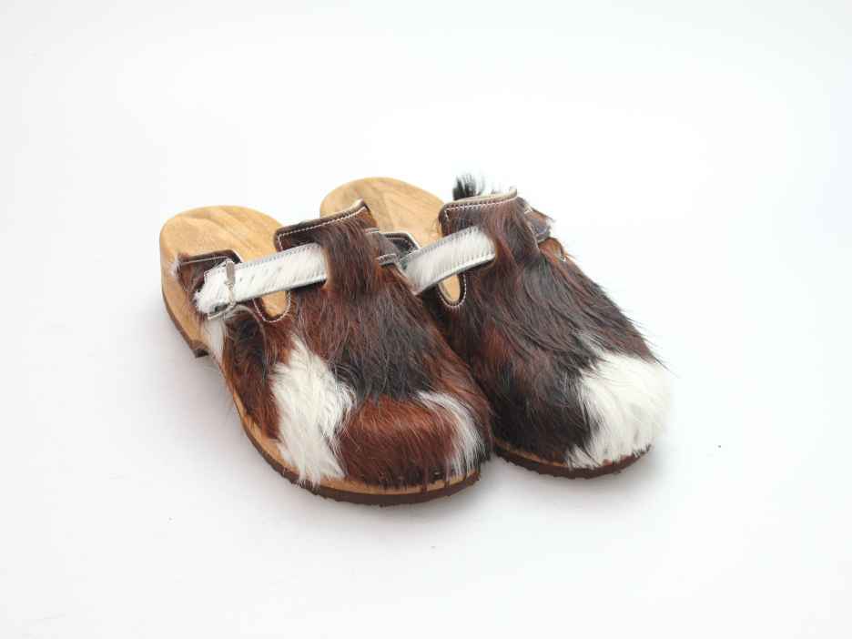 Clogs mit Absatz in Fell