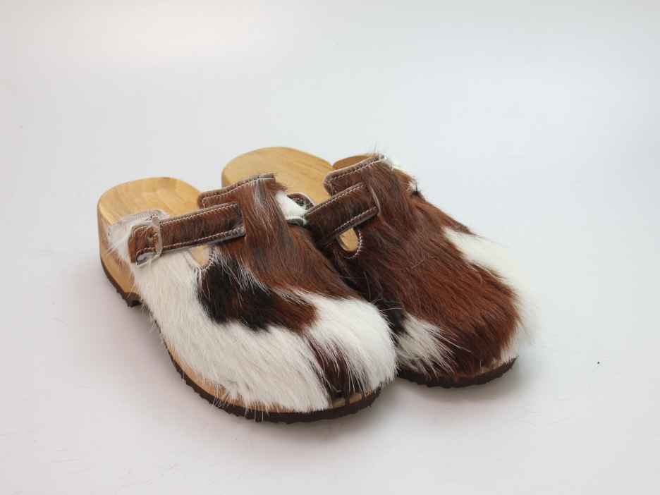 Clogs mit Absatz in Fell