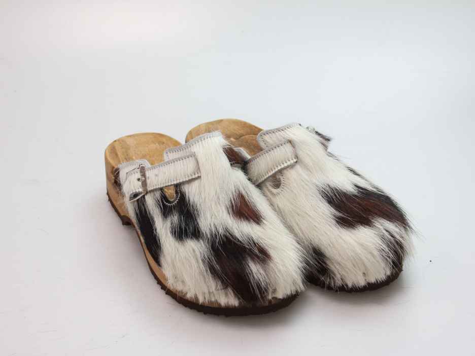 Clogs mit Absatz in Fell