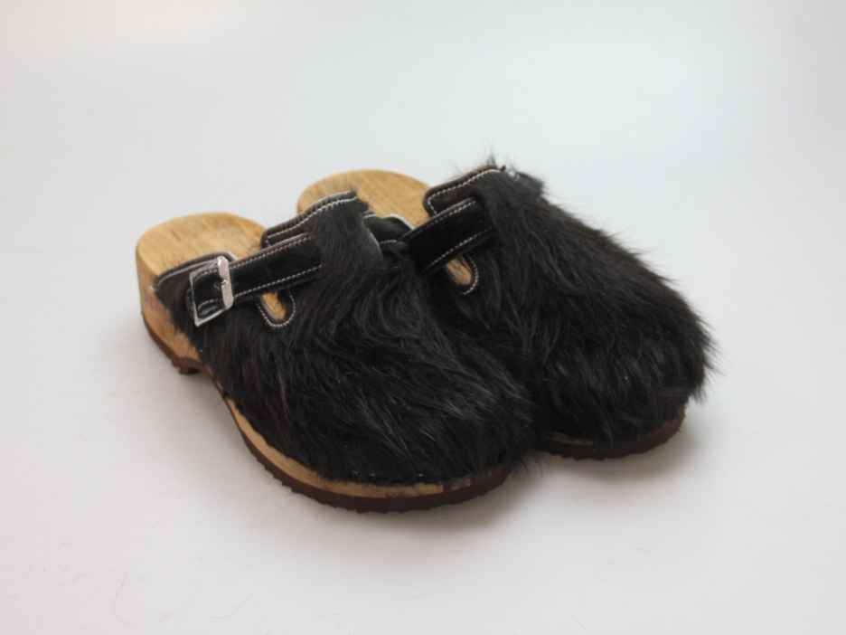 Clogs mit Absatz in Fell