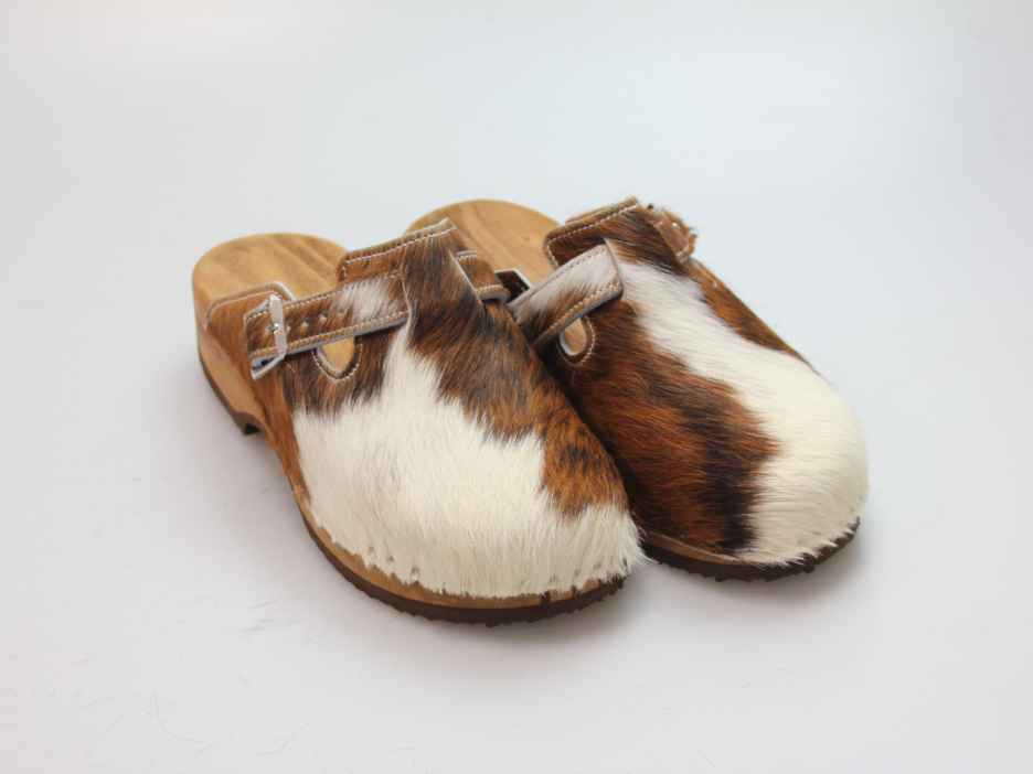 Clogs mit Absatz in Fell