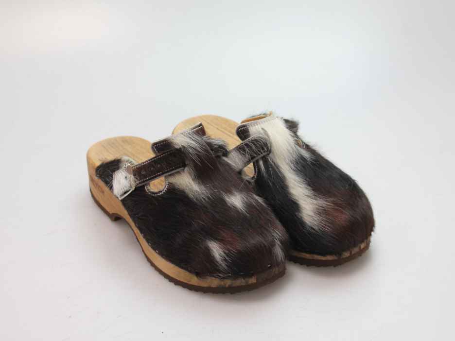 Clogs mit Absatz in Fell