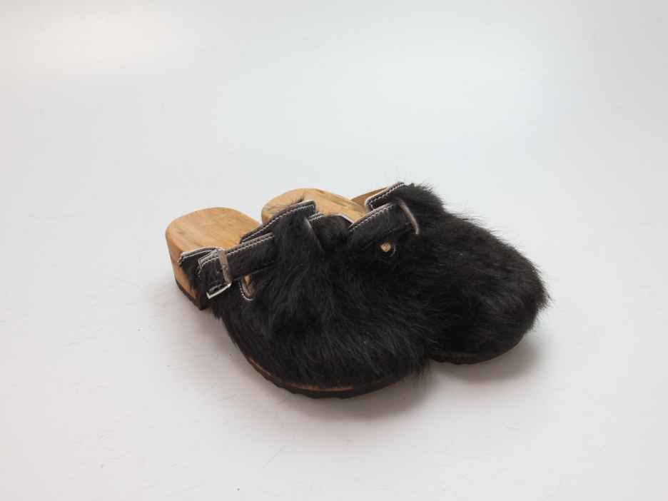 Clogs mit Absatz in Fell