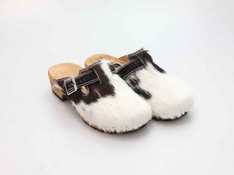 Clogs mit Absatz in Fell