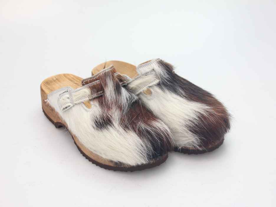 Clogs mit Absatz in Fell