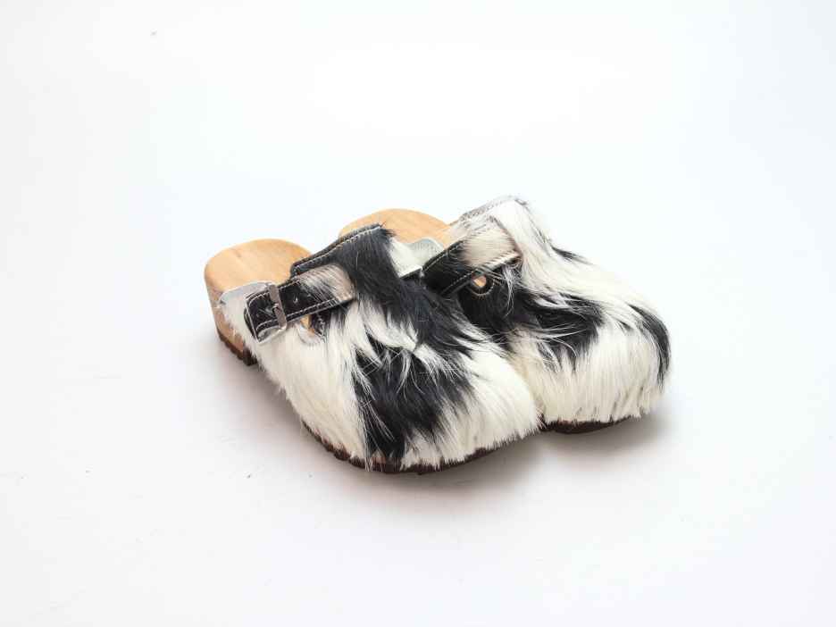 Clogs mit Absatz in Fell