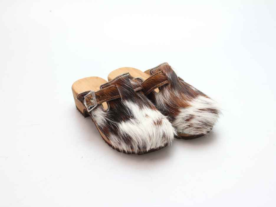 Clogs mit Absatz in Fell