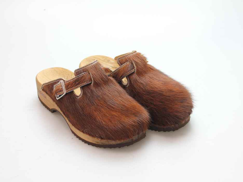 Clogs mit Absatz in Fell
