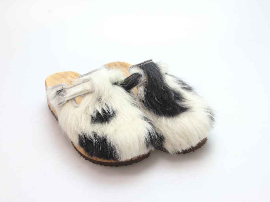 Clogs mit Absatz in Fell