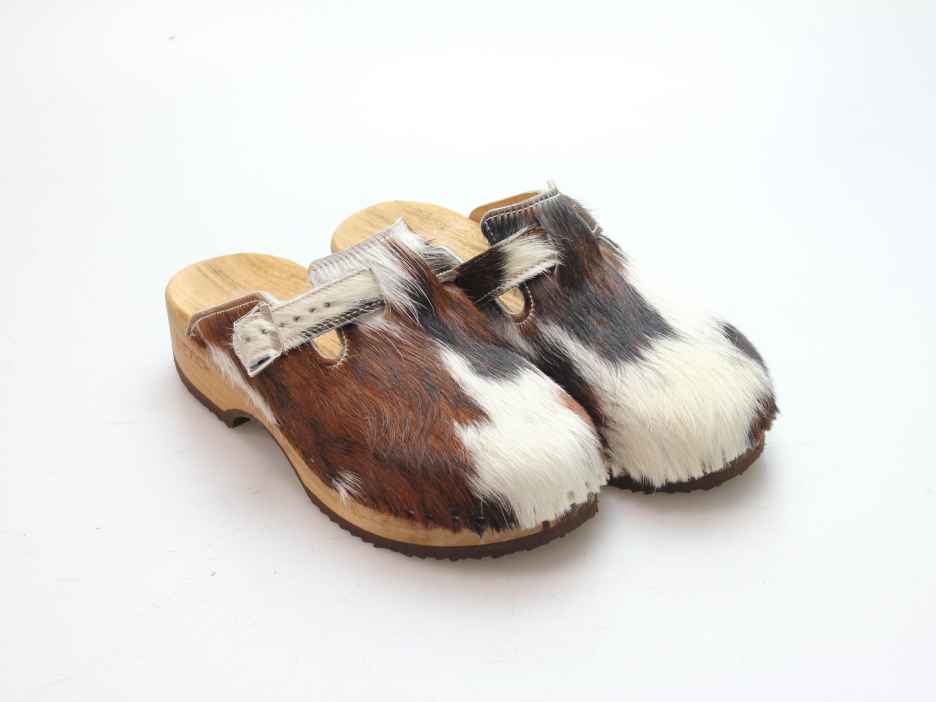 Clogs mit Absatz in Fell