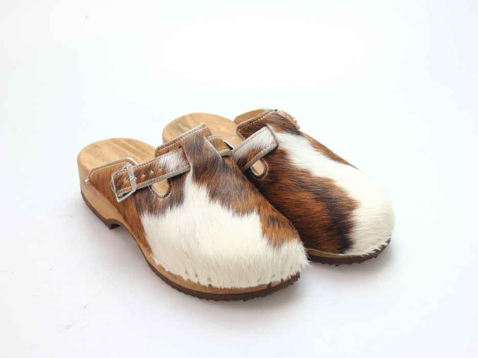 Clogs mit Absatz in Fell