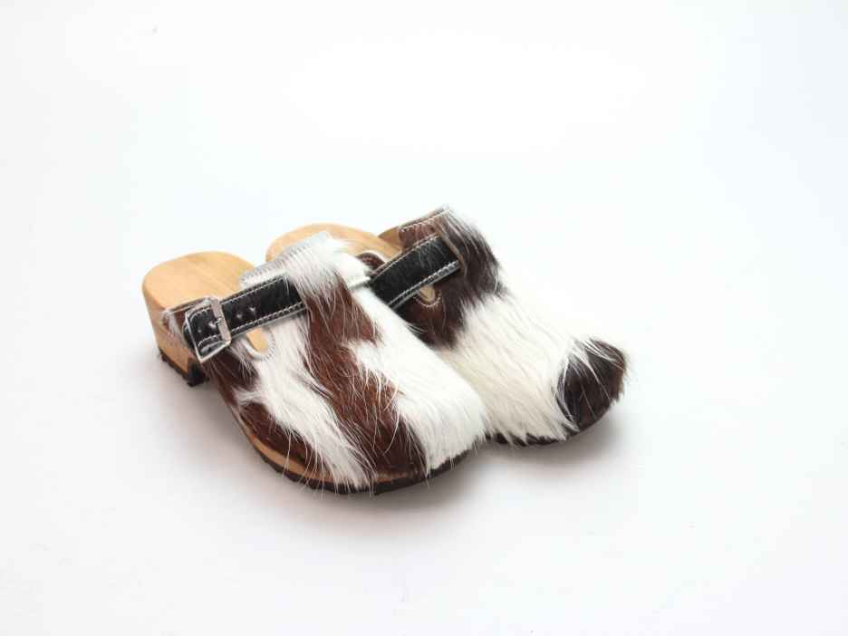 Clogs mit Absatz in Fell