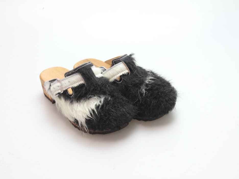 Clogs mit Absatz in Fell