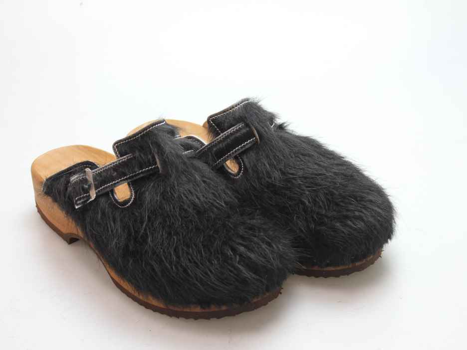 Clogs mit Absatz in Fell