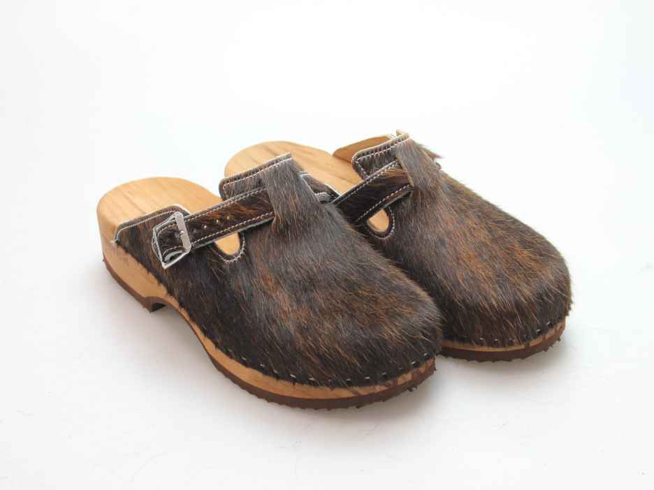 Clogs mit Absatz in Fell