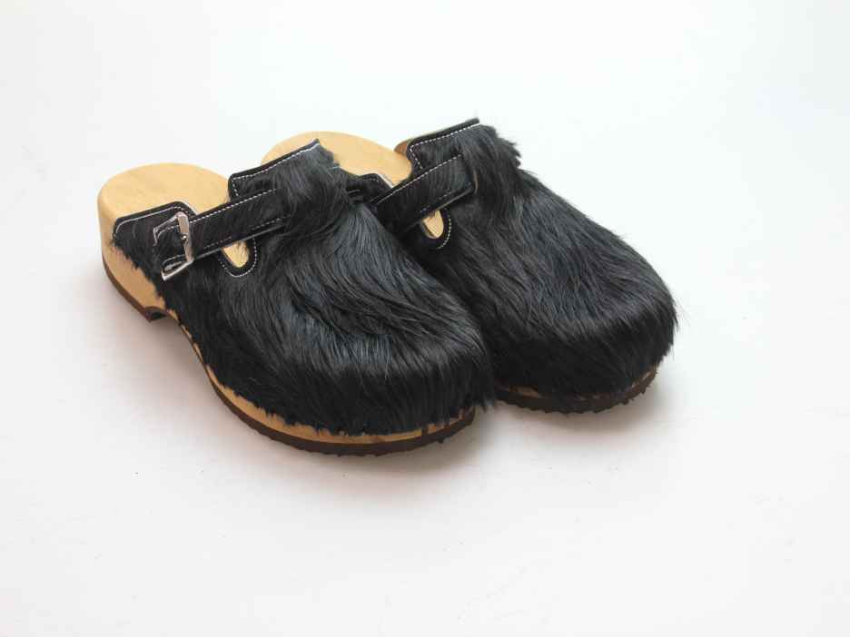 Clogs mit Absatz in Fell
