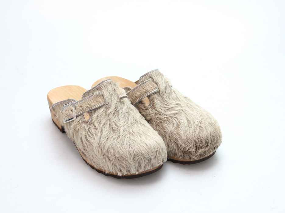 Clogs mit Absatz in Fell