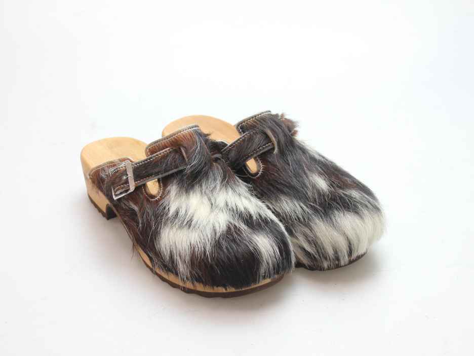 Clogs mit Absatz in Fell