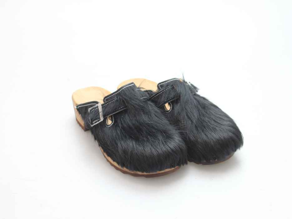 Clogs mit Absatz in Fell