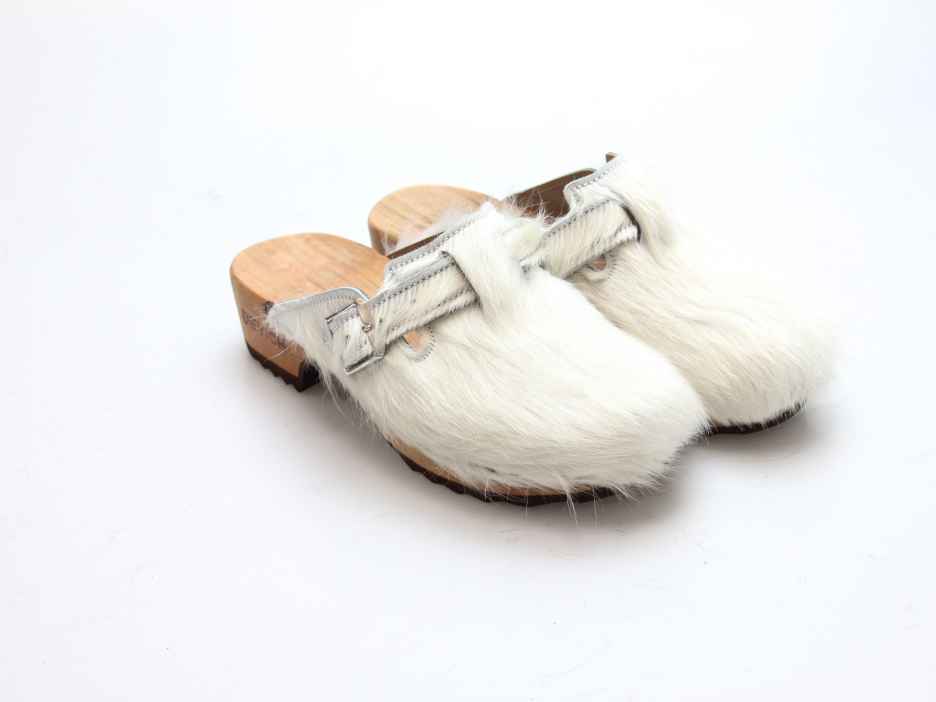 Clogs mit Absatz in Fell