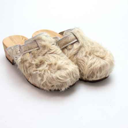 https://holzschuhe.at/en/shop/category/clogs-with-fur