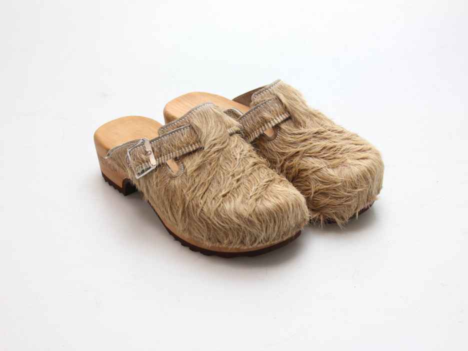 Clogs mit Absatz in Fell
