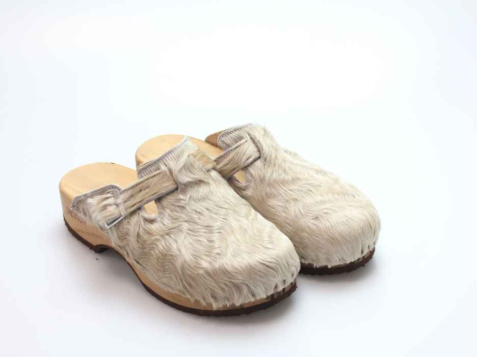 Clogs mit Absatz in Fell