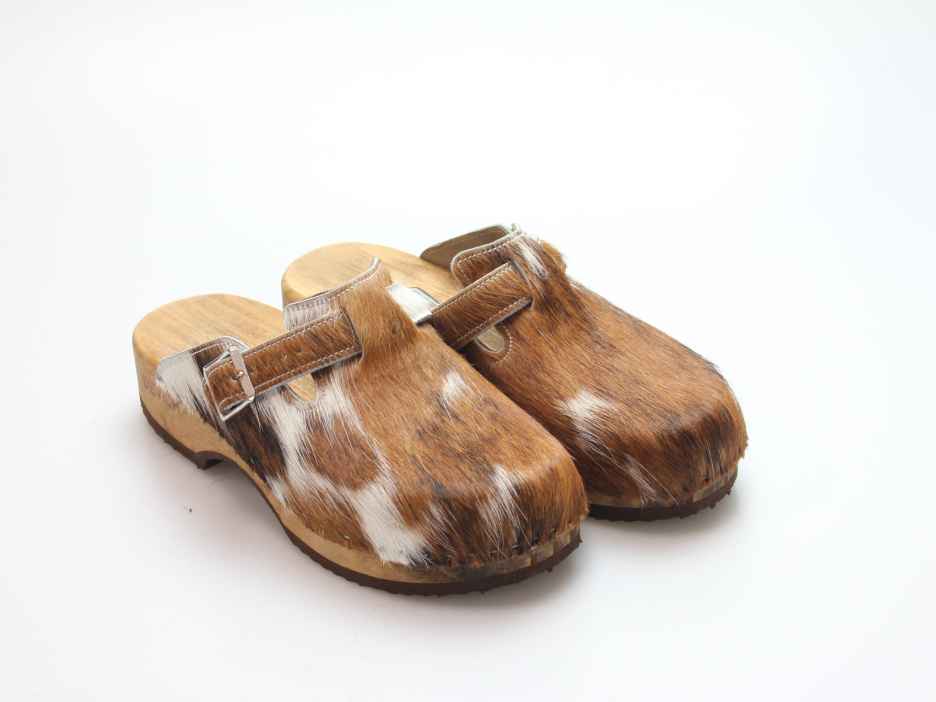 Clogs mit Absatz in Fell