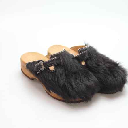 https://holzschuhe.at/en/shop/category/clogs-with-fur