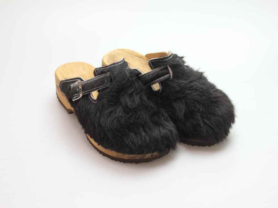 Clogs mit Absatz in Fell