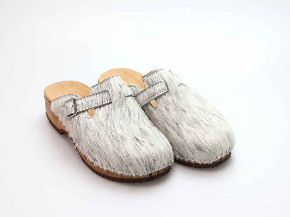 Clogs mit Absatz in Fell