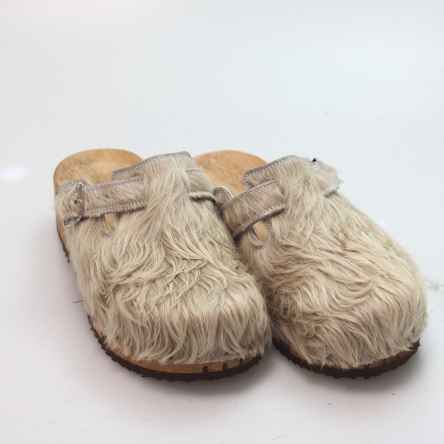 https://holzschuhe.at/en/shop/category/clogs-with-fur