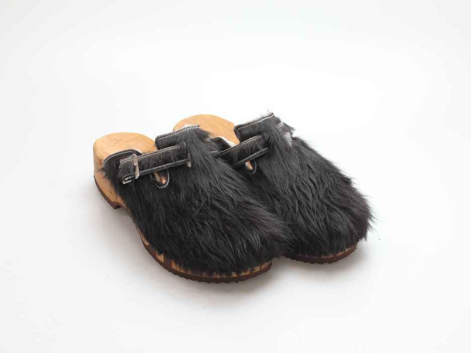 Bewegliche Clogs mit Absatz in Fell gefüttert