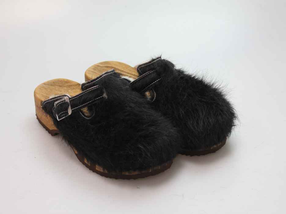 Bewegliche Clogs mit Absatz in Fell gefüttert