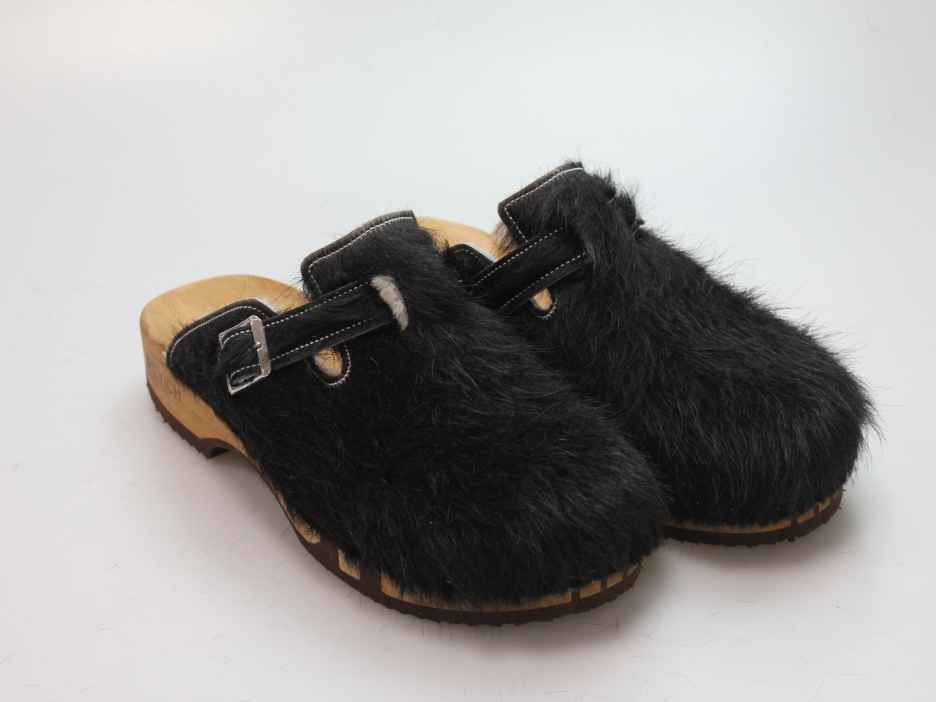 Bewegliche Clogs mit Absatz in Fell gefüttert