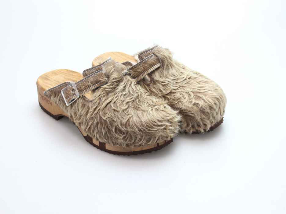 Bewegliche Clogs mit Absatz in Fell gefüttert