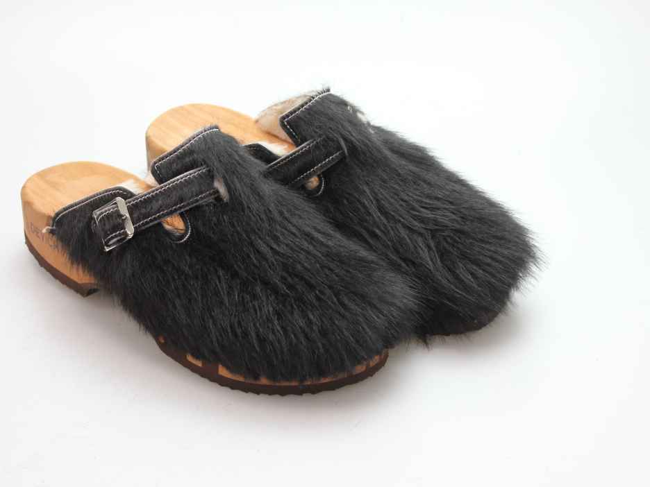 Bewegliche Clogs mit Absatz in Fell gefüttert