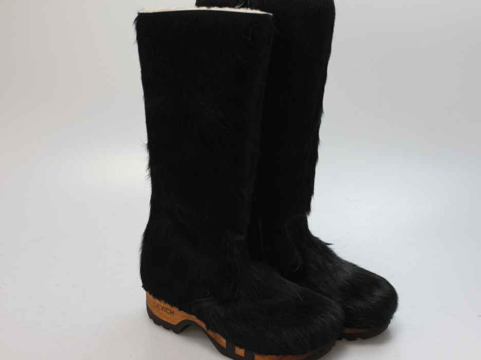 Hoher Stiefel mit Schaffellfutter