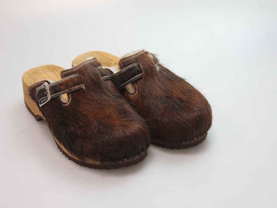 Clogs mit Absatz in Fell gefüttert