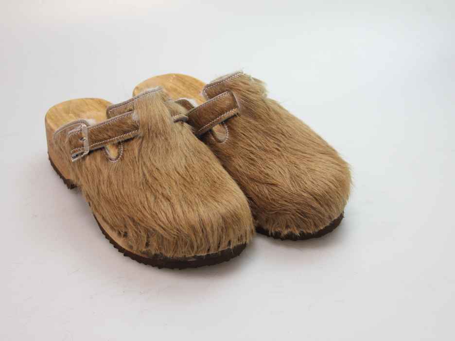 Clogs mit Absatz in Fell gefüttert