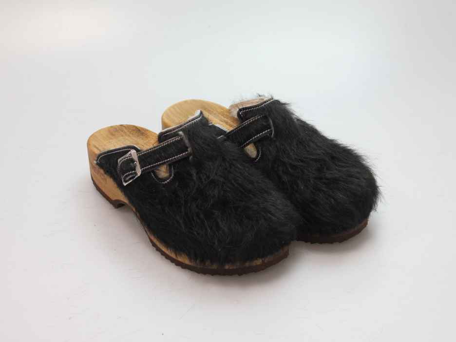 Clogs mit Absatz in Fell gefüttert