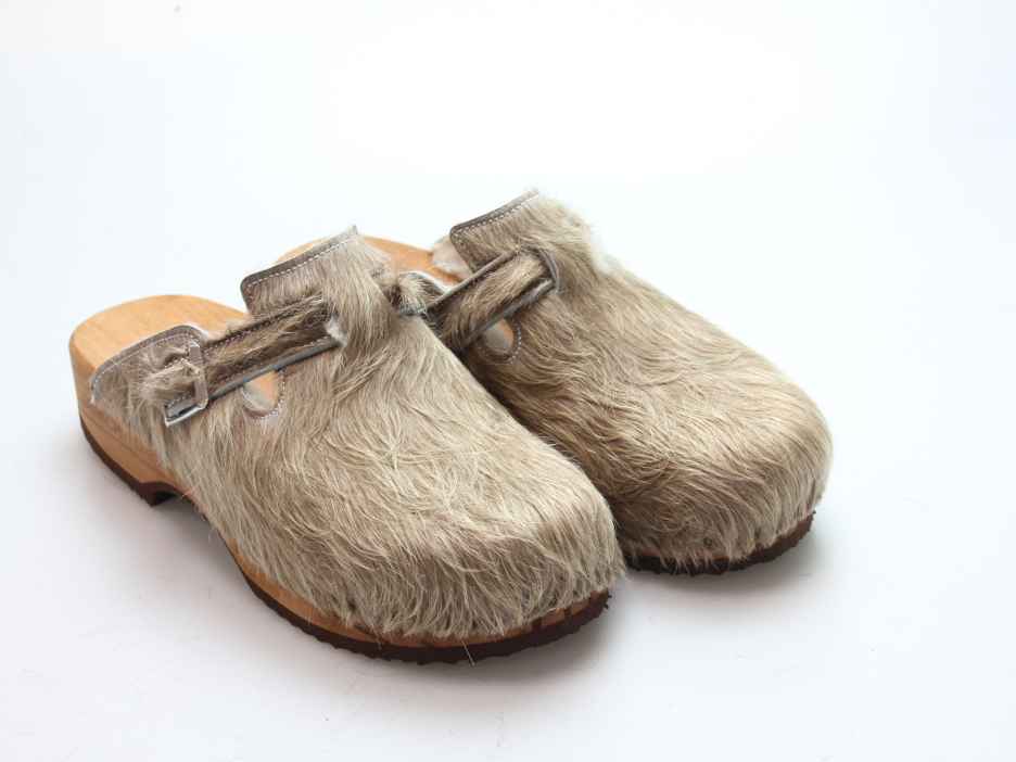 Clogs mit Absatz in Fell gefüttert