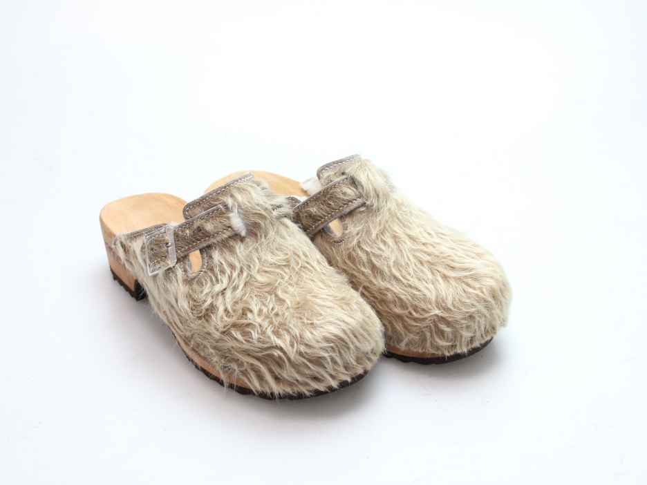 Clogs mit Absatz in Fell gefüttert