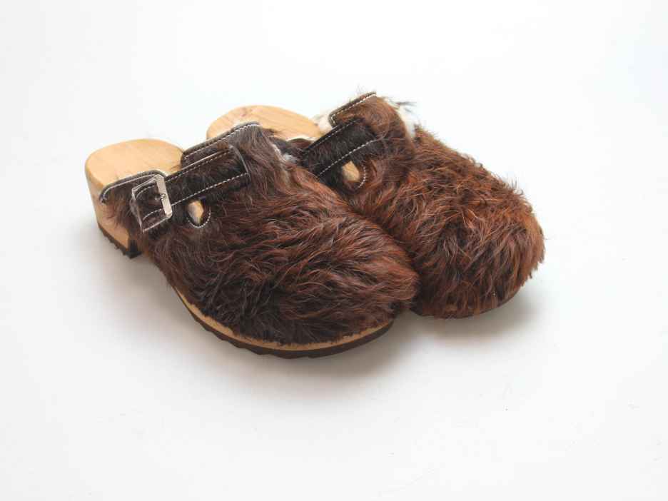Clogs mit Absatz in Fell gefüttert